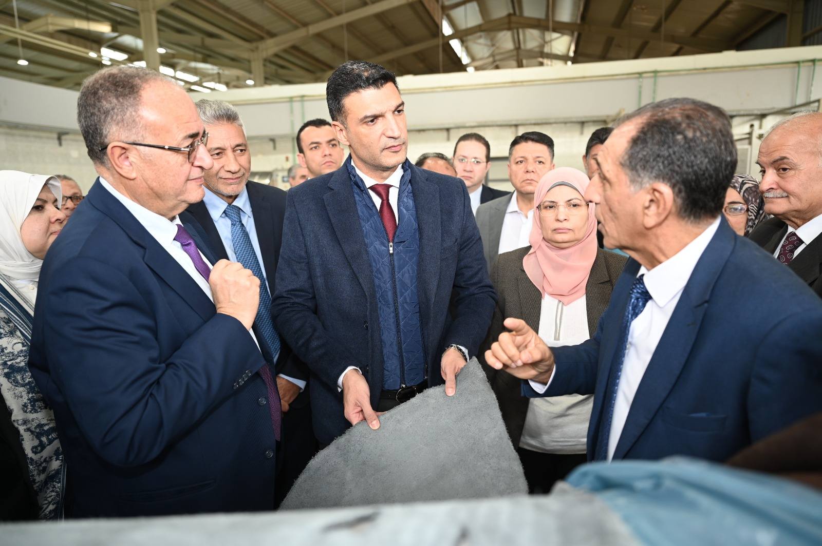 وزير الصناعة يزور مدينة الجلود بالروبيكي لمتابعة سير العمل ويتفقد مدبغتين و3 مصانع للمنتجات تامة الصنع