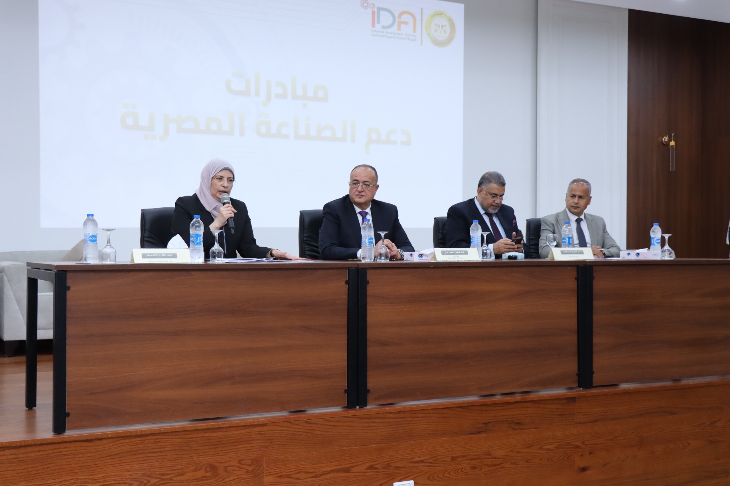 رئيس التنمية الصناعية تعقد لقاءً موسعًا مع ممثلي اتحاد الصناعات المصرية لبحث موقف المبادرات التمويلية وتعظيم الاستفادة منها
