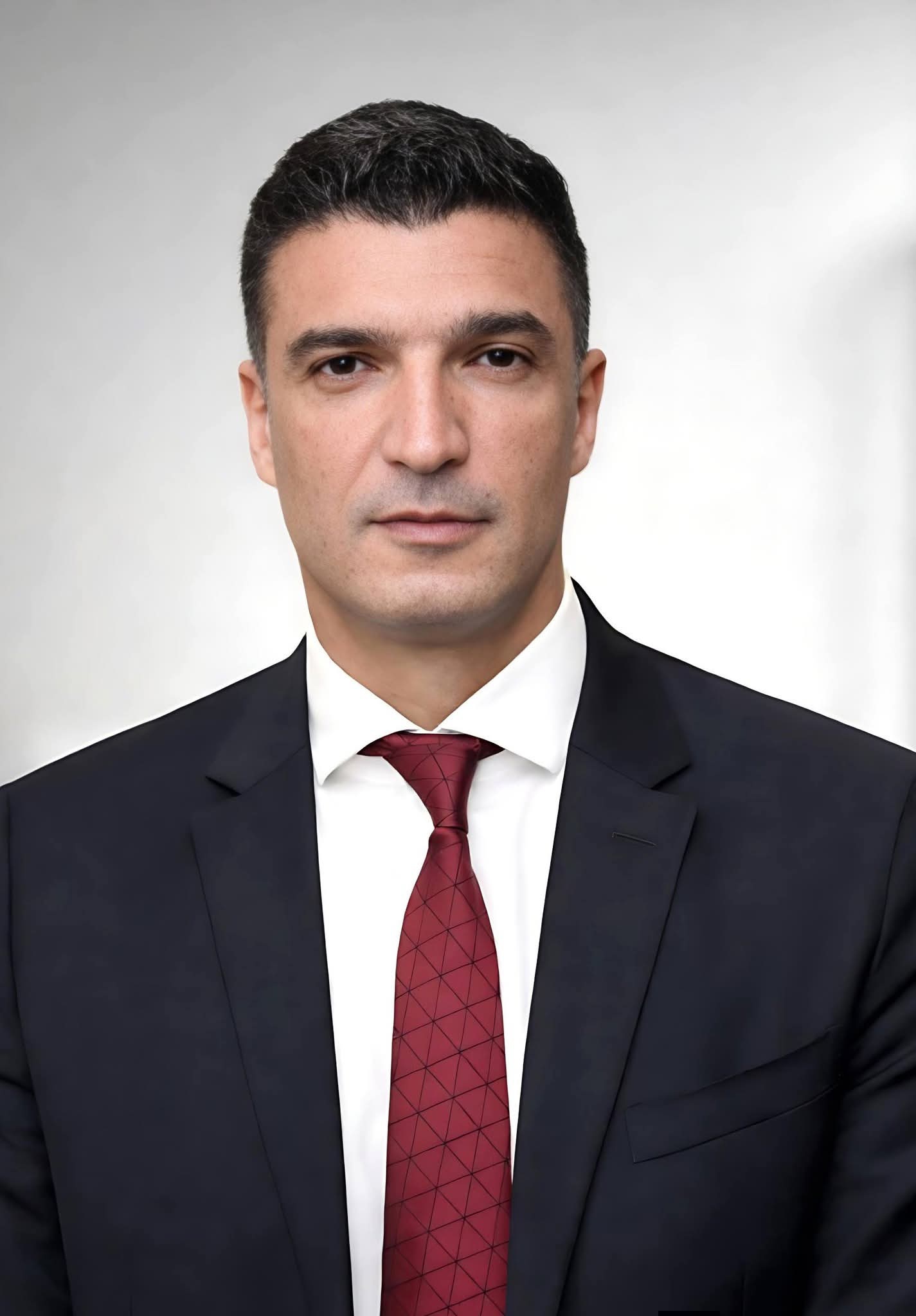 وزير الصناعة يصدر قراراً بإعادة تنظيم تراخيص إقامة أو إدارة أو تشغيل الأنشطة الصناعية خارج المناطق الصناعية سواء المقامة داخل الأحوزة العمرانية والكتل السكنية أو خارجها